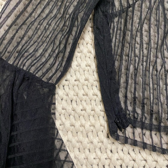 Sheer Bell sleeve top - Picture 5 of 6